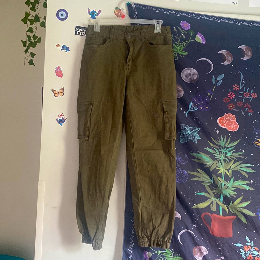 women’s cargos, never been worn